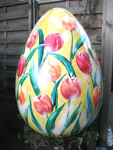 Ei mit Tulpen, H�he ca.100cm, Breite ca. 60cm