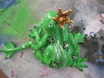 Kleiner Frosch mit Bl�ten