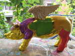 Goldenes Fl�gel-Sparschwein mit bunten Flecken und Glimmer