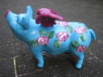 Hummel mit Rosen