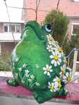 Riesen-Frosch mit Margeriten